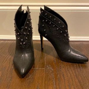 Vince Camuto - never worn - size 7